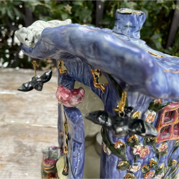 Kimberly Designs 2001 vintage blue ceramic flowers & animals tealight outhouse - Picture 11 of 12